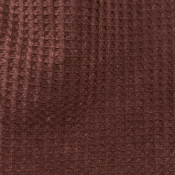 Bellelily lightweight maroon colored Sweater cold shoulders size large - Picture 2 of 5